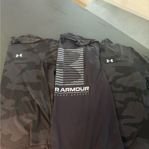 Under Armour Black and Gray Short Sleeve Tees